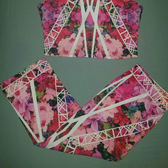 Material Girl | Pink Floral Crop Set - Picture 4 of 6